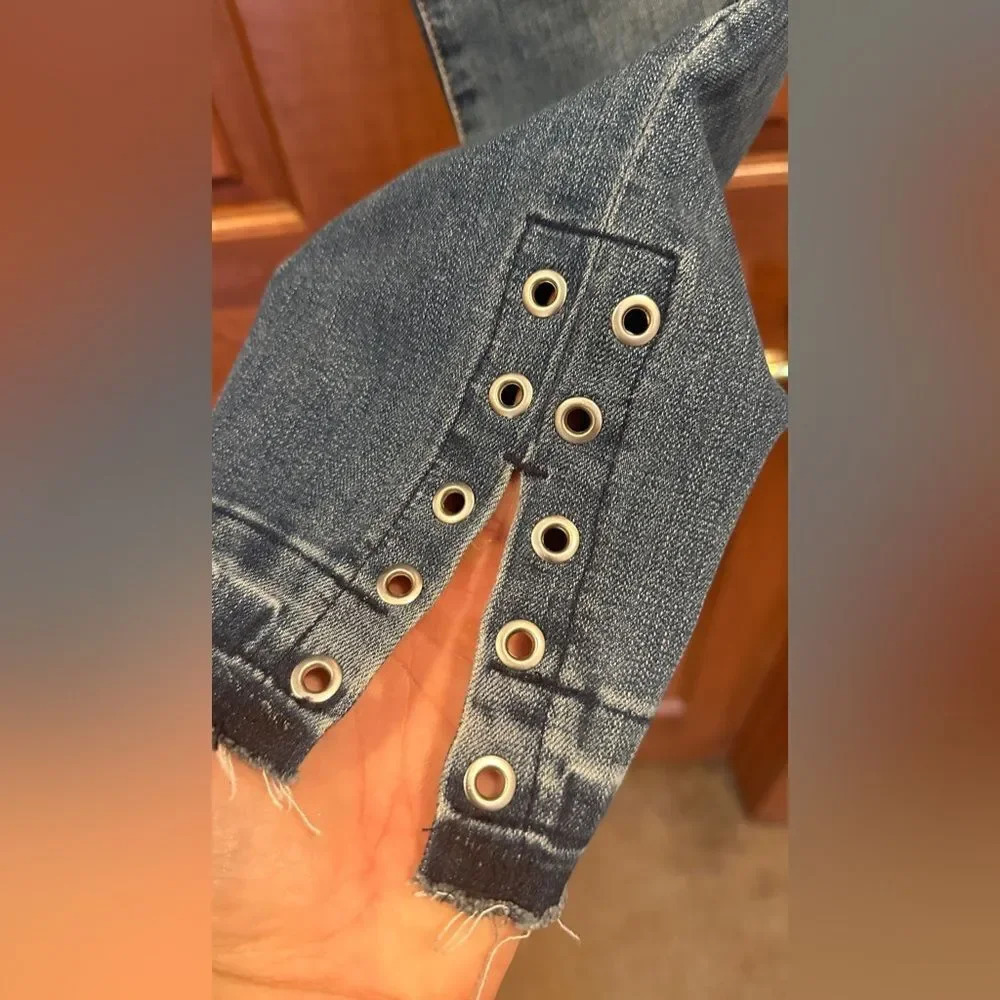 Inc women’s skinny leg regular fit w/silver eyelets on pockets & ankle. Size 8 - Picture 4 of 6